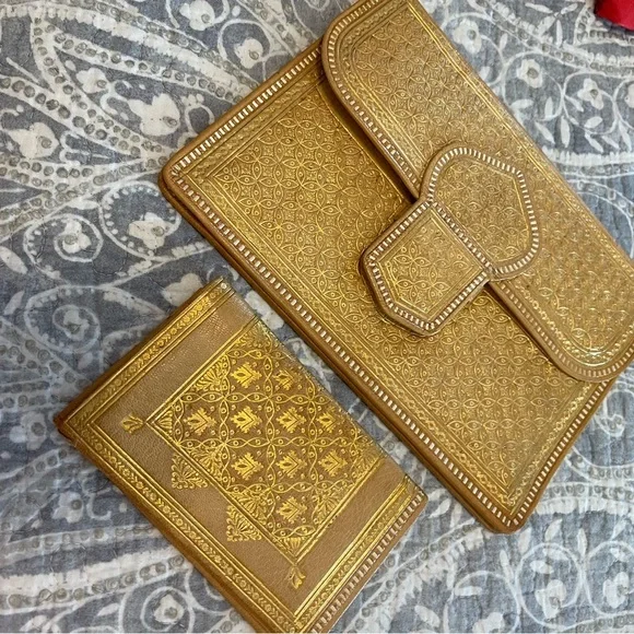 Vintage hand tooled moroccan soft leather purse /clutch and wallet 22 carat gold - Picture 1 of 13